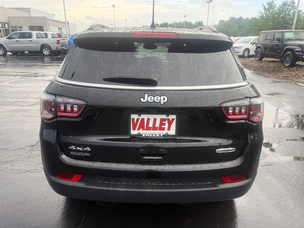 Used 2024 Jeep Compass Latitude AWD/4WD image 5