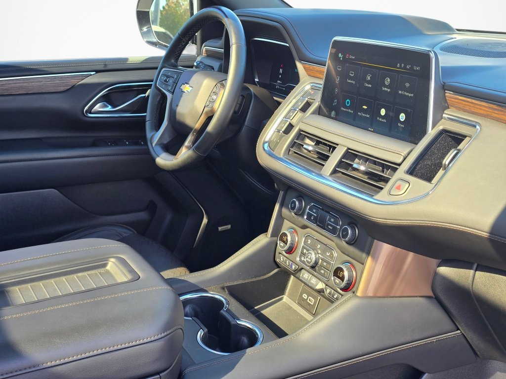 Used 2024 Chevrolet Suburban High Country AWD/4WD image 32