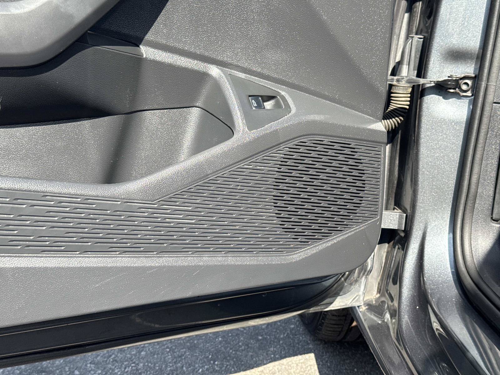 Used 2019 Volkswagen Jetta SEL w/ Cold Weather Package FWD image 21