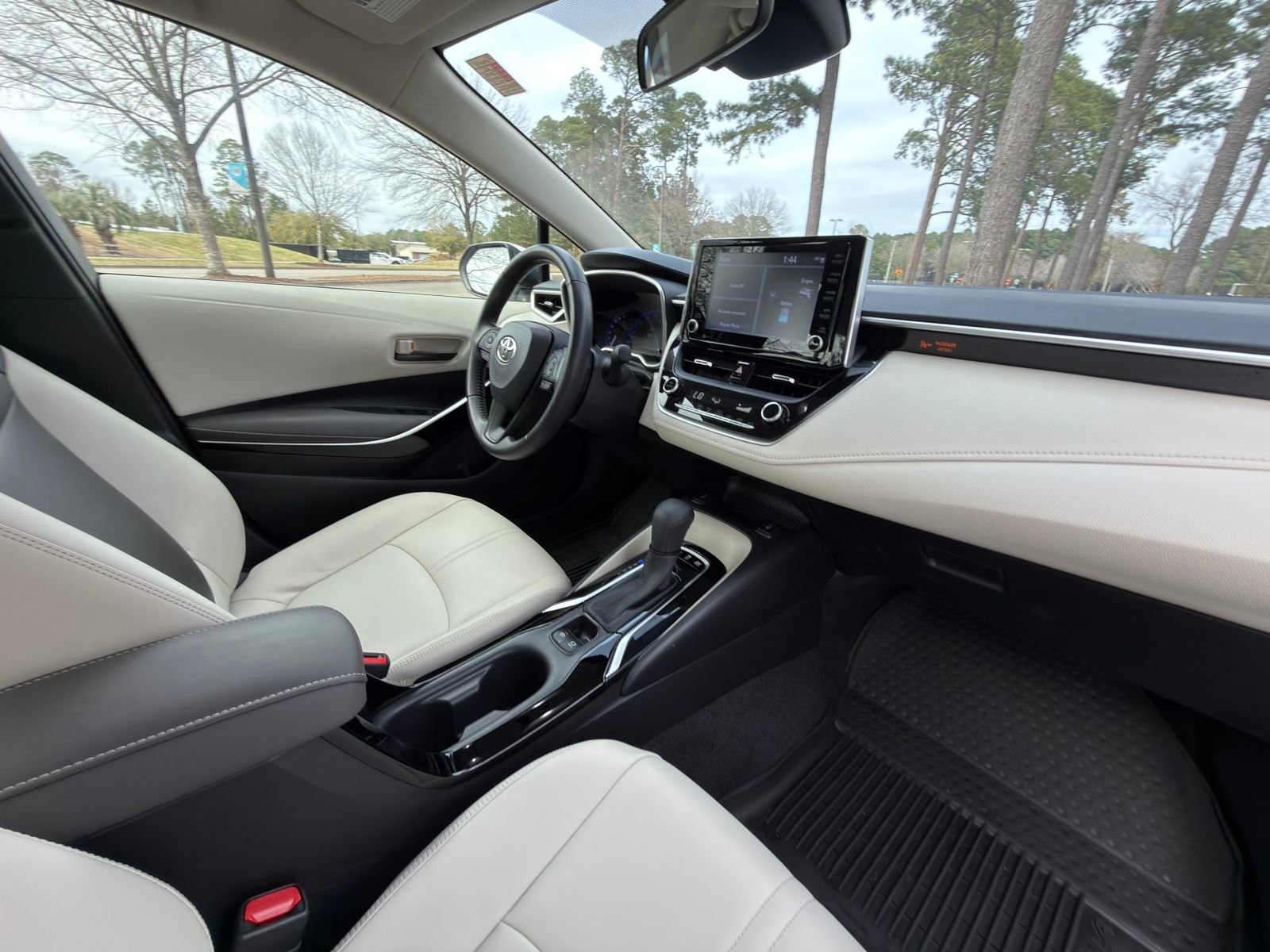 Used 2022 Toyota Corolla LE w/ Premium Interior Package image 16