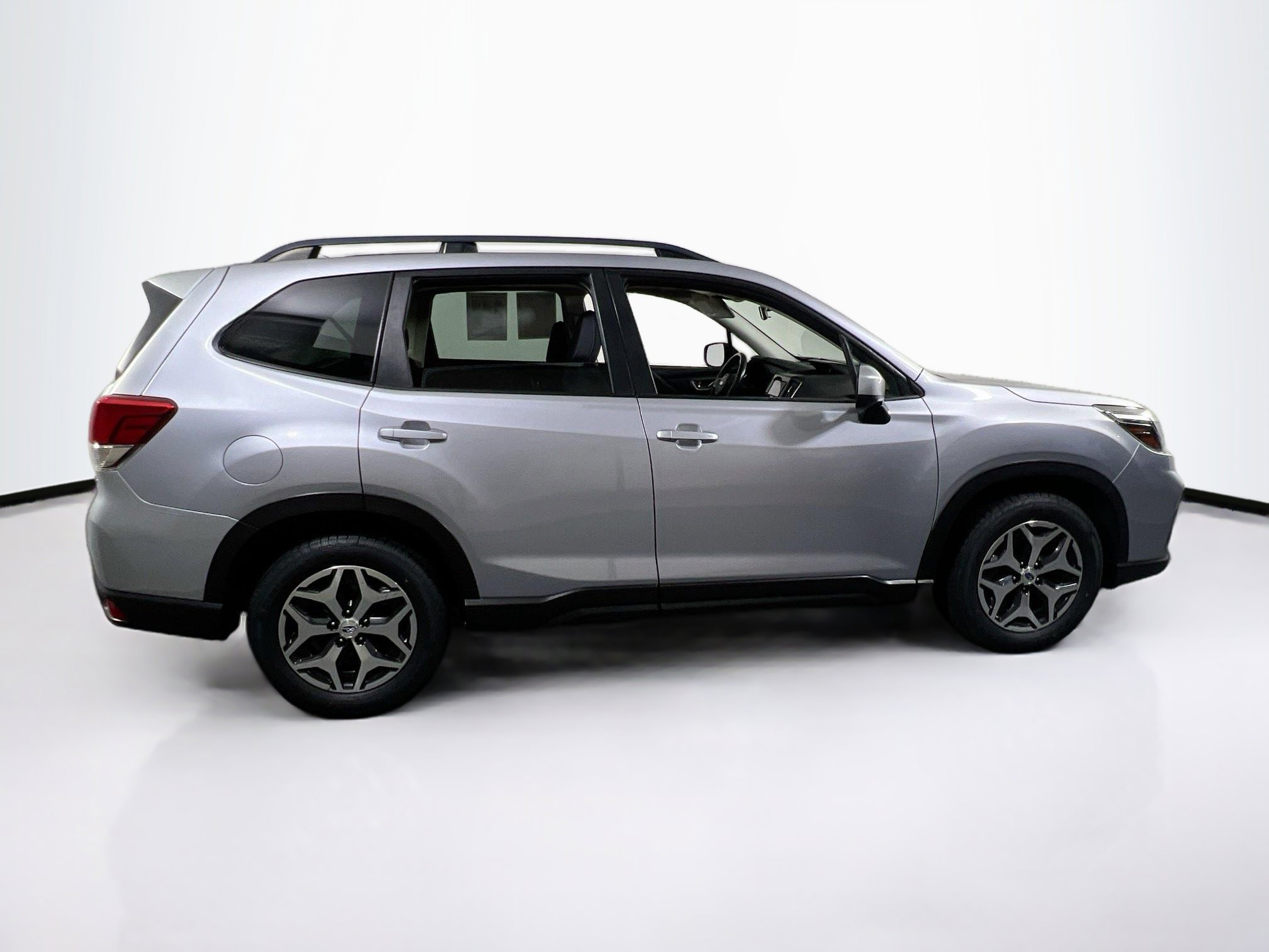 Used 2020 Subaru Forester Premium image 4