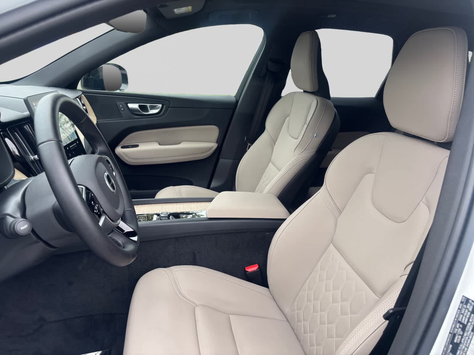 Used 2026 Volvo XC60 B5 Plus AWD/4WD image 10
