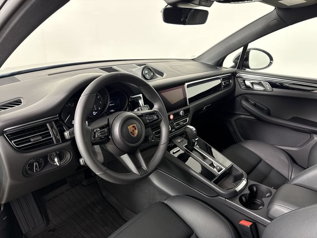 New 2026 Porsche Macan AWD/4WD image 4