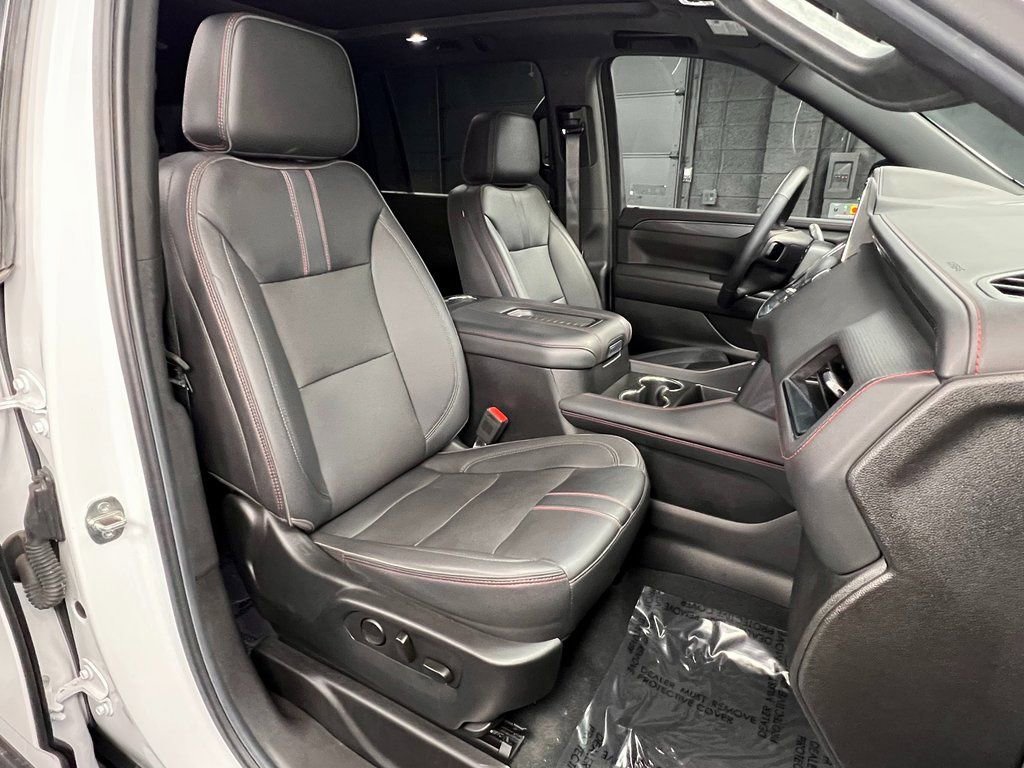 Used 2024 Chevrolet Suburban RST w/ Luxury Package image 4