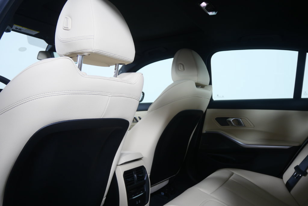 New 2026 BMW 330i Sedan w/ M Sport Package RWD image 17