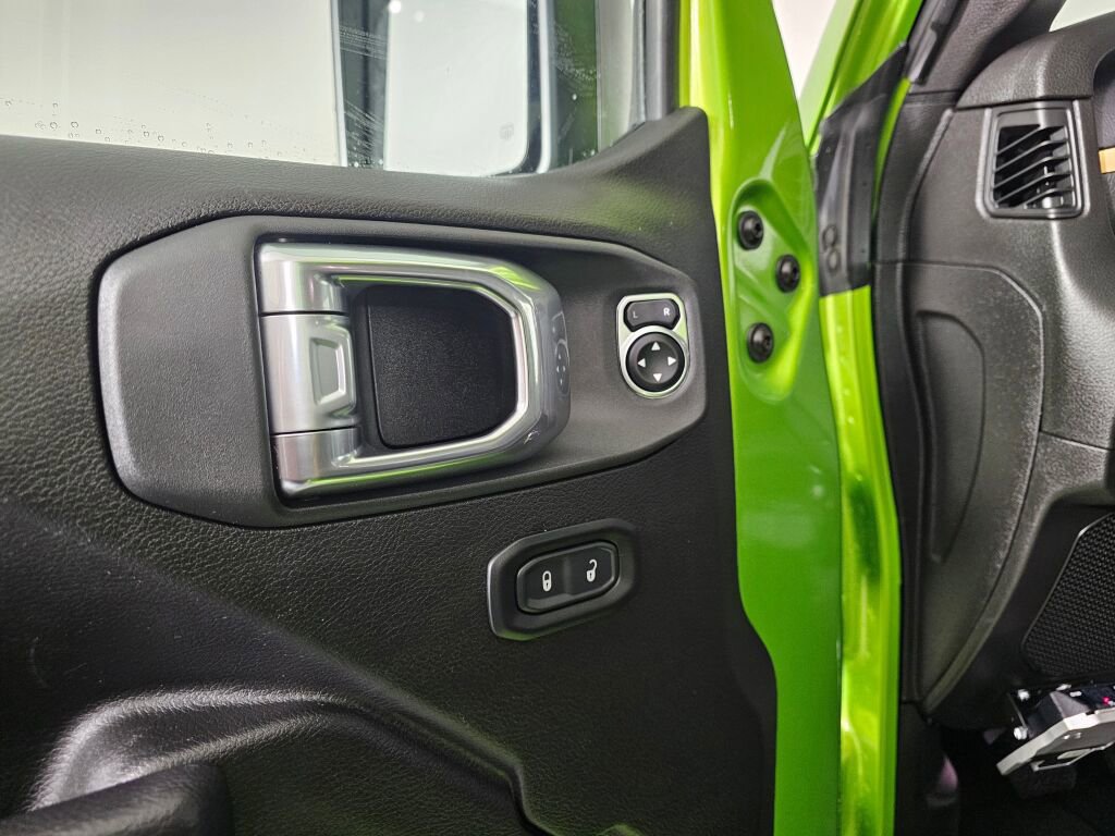 Used 2025 Jeep Gladiator Sport image 18