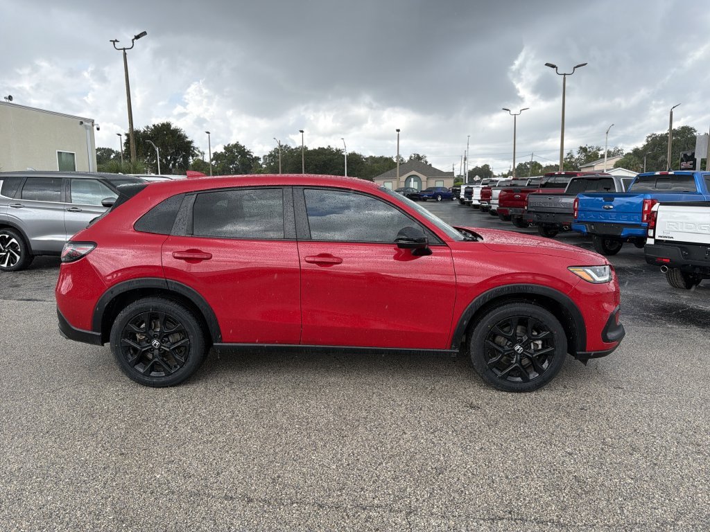 Used 2024 Honda HR-V Sport image 3