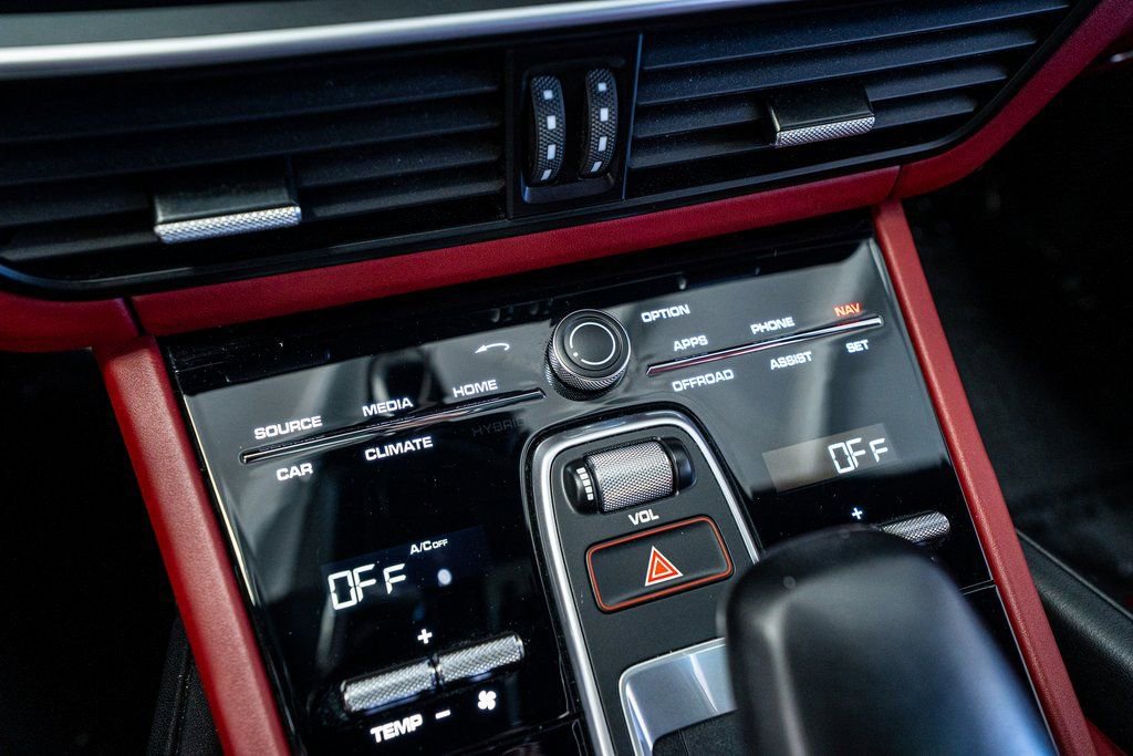 Used 2022 Porsche Cayenne Platinum Edition image 49