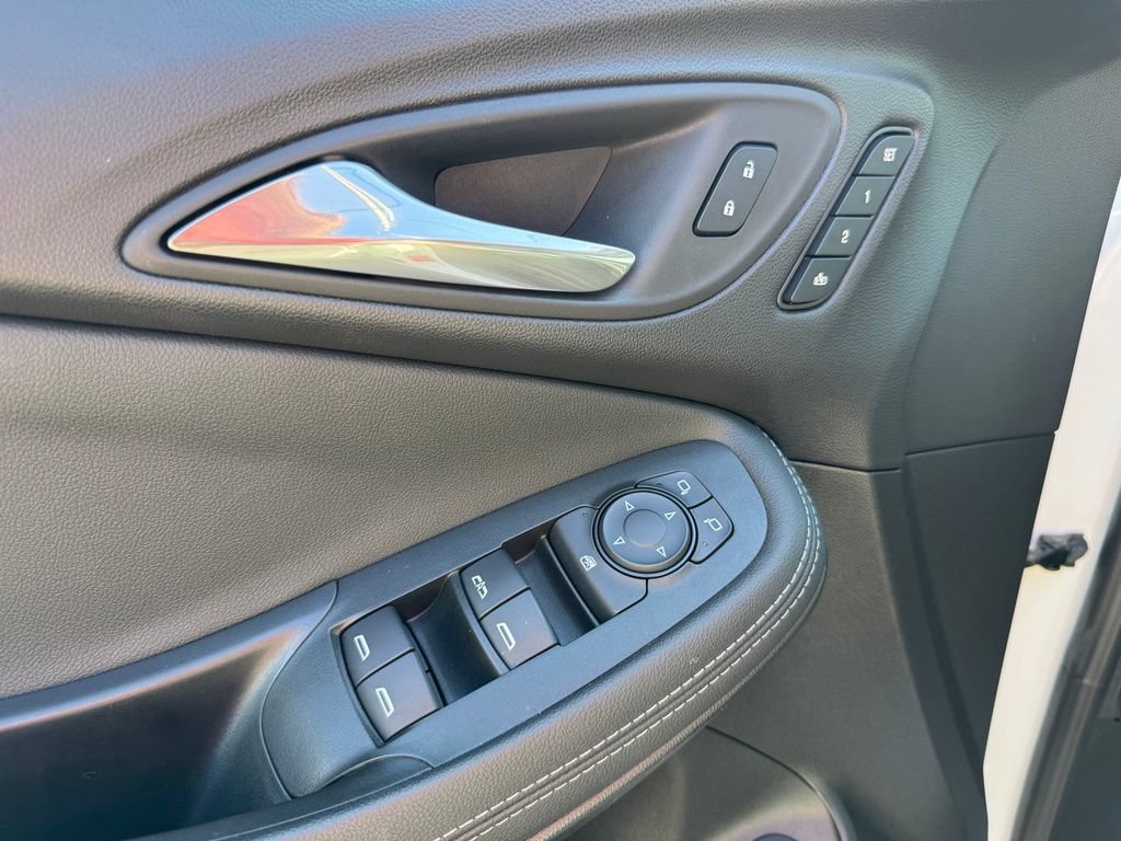 Certified 2022 Buick Encore GX Essence w/ Advanced Technology Package FWD image 15