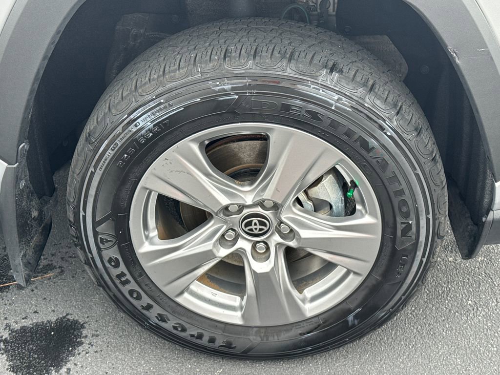 Used 2024 Toyota RAV4 XLE AWD/4WD image 12
