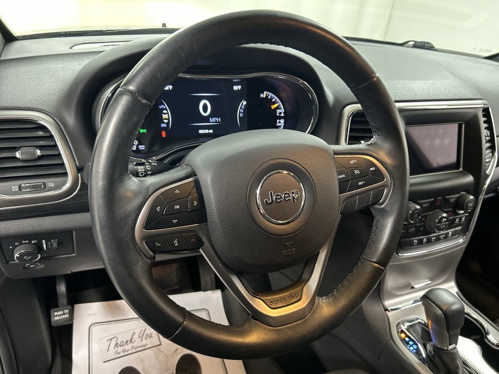 Used 2019 Jeep Grand Cherokee Laredo AWD/4WD image 4