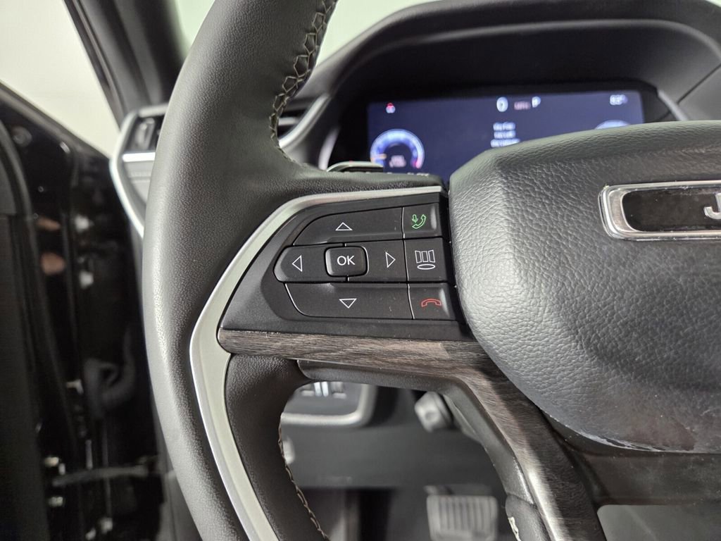 Certified 2024 Jeep Grand Cherokee L Limited w/ Luxury Tech Group II image 18