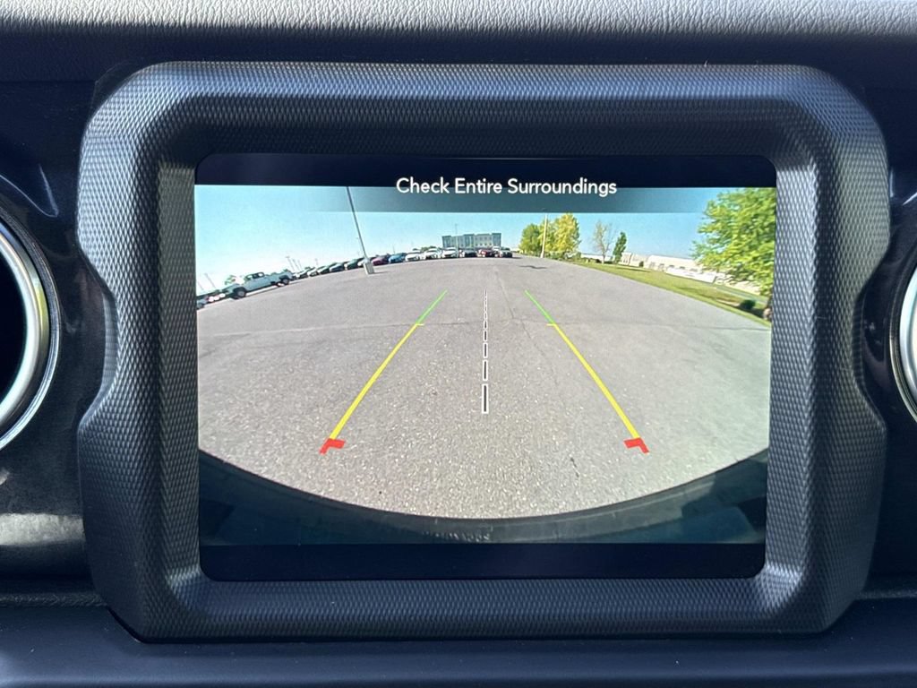 Used 2022 Jeep Wrangler Unlimited Sahara AWD/4WD image 5