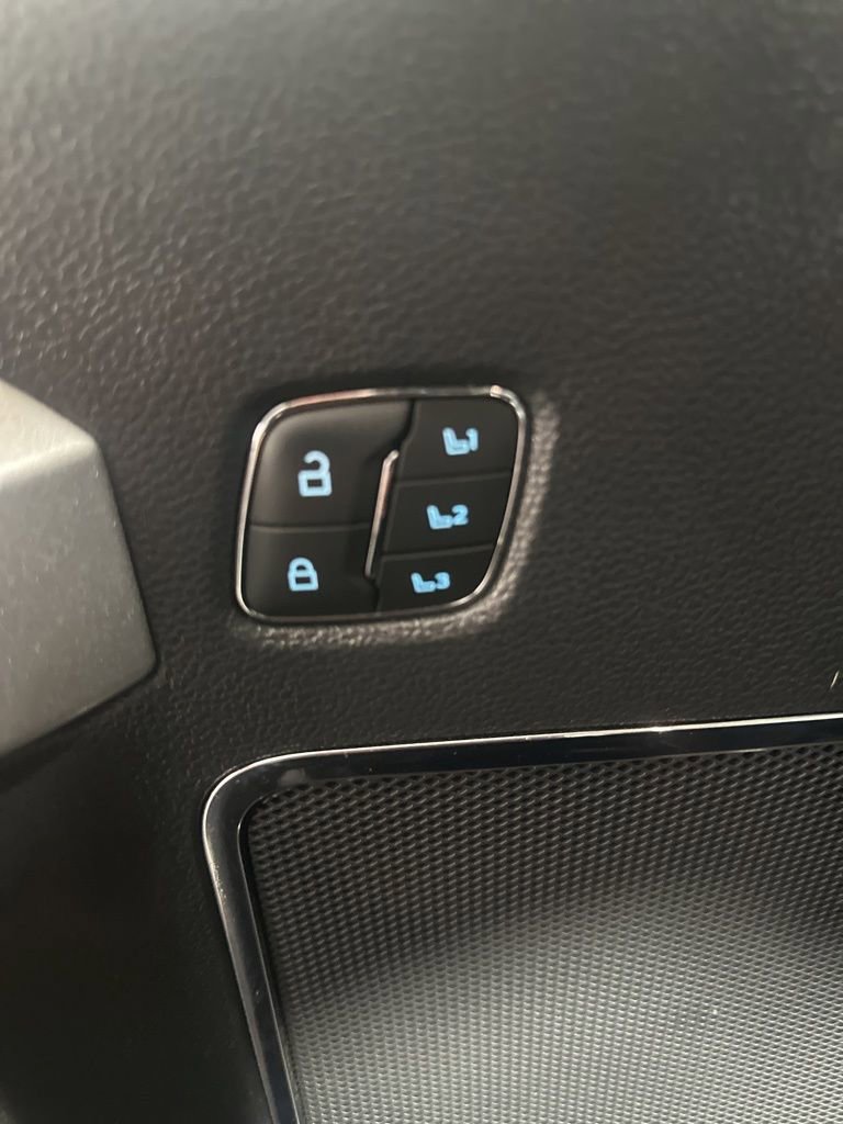 Used 2022 Ford F250 Lariat w/ Tremor Off-Road Package image 34