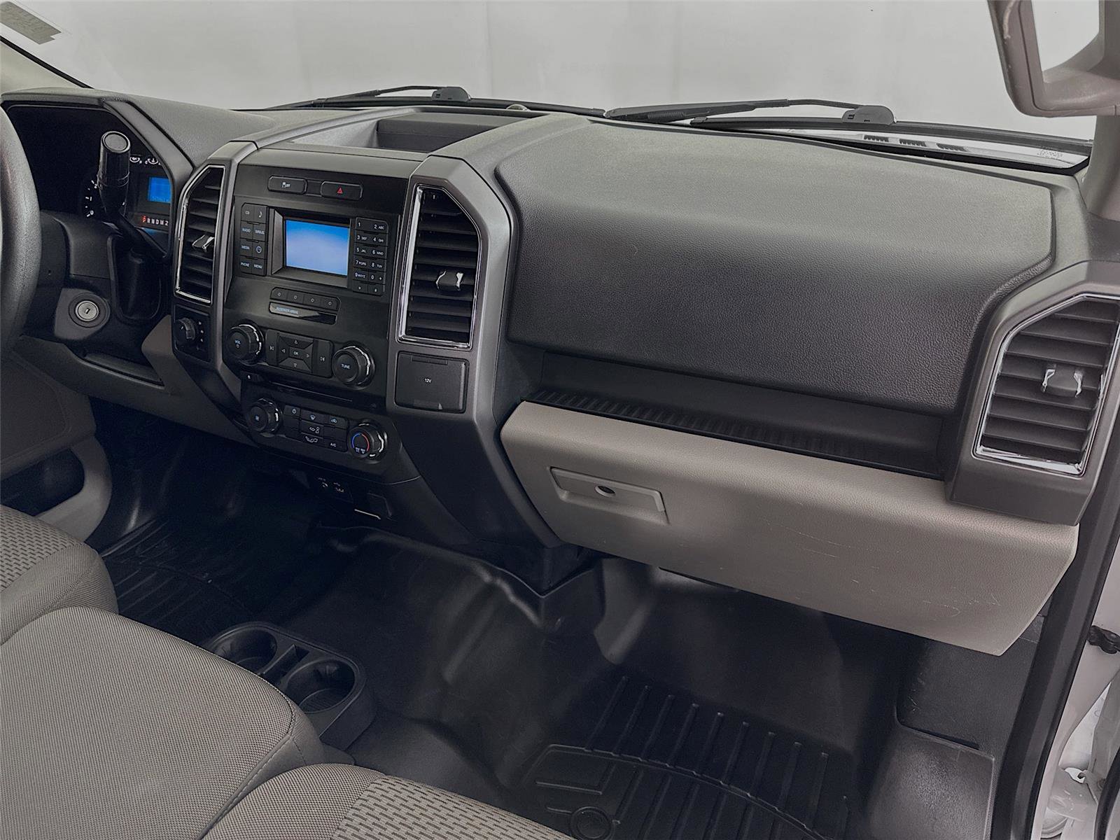 Used 2015 Ford F150 XLT w/ XTR Package image 27