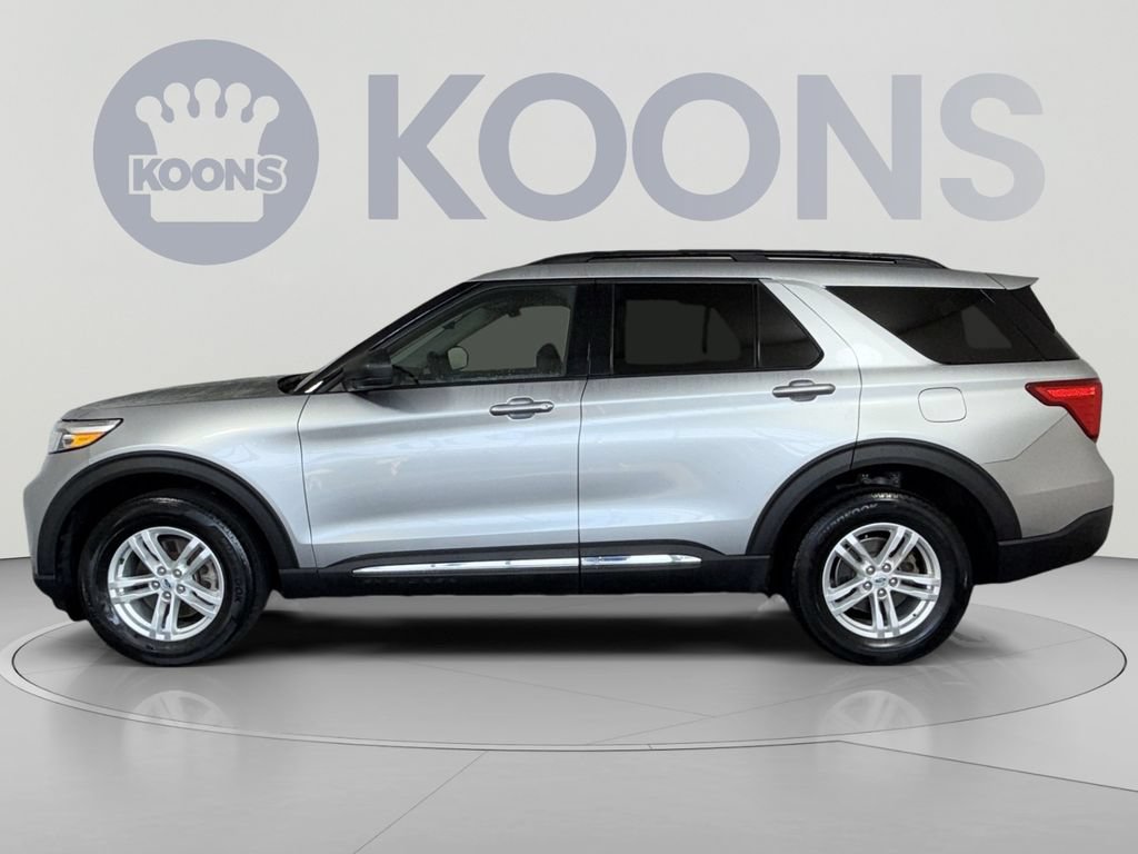Used 2023 Ford Explorer XLT w/ Equipment Group 202A AWD/4WD image 2