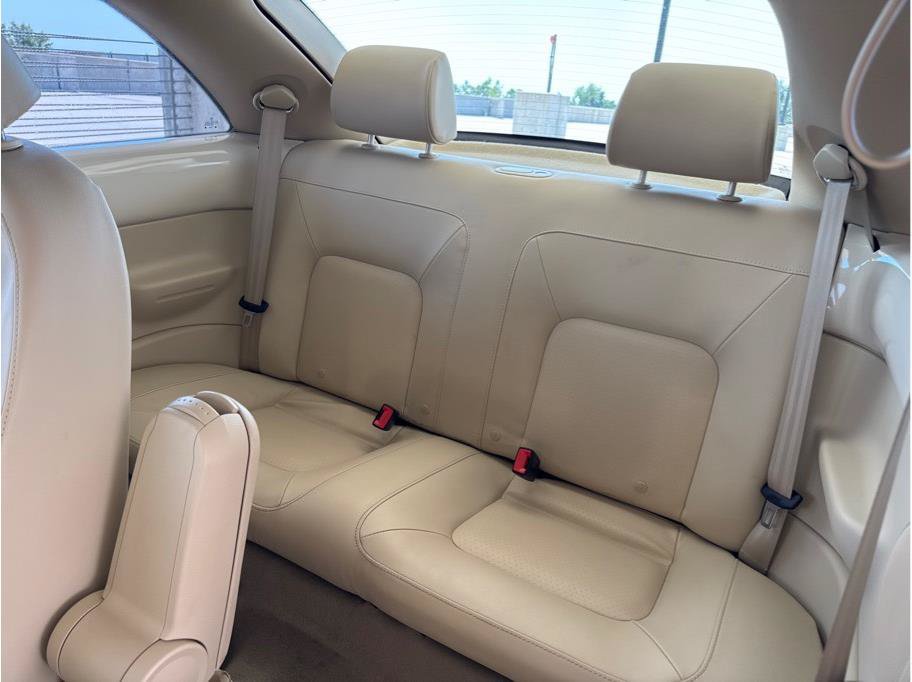 Used 2010 Volkswagen Beetle Final Edition FWD image 11