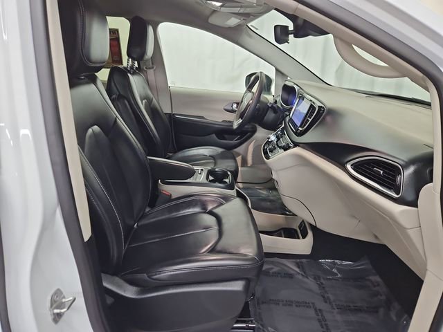 Used 2023 Chrysler Pacifica Touring-L FWD image 24