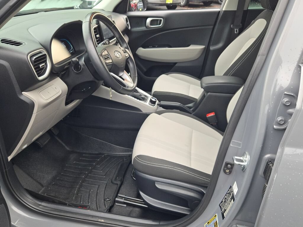 Used 2023 Hyundai Venue SEL FWD image 27