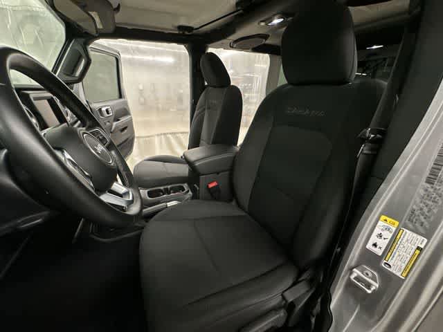 Used 2018 Jeep Wrangler Unlimited Sahara AWD/4WD image 16