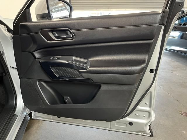 Used 2024 Nissan Pathfinder SV FWD image 12