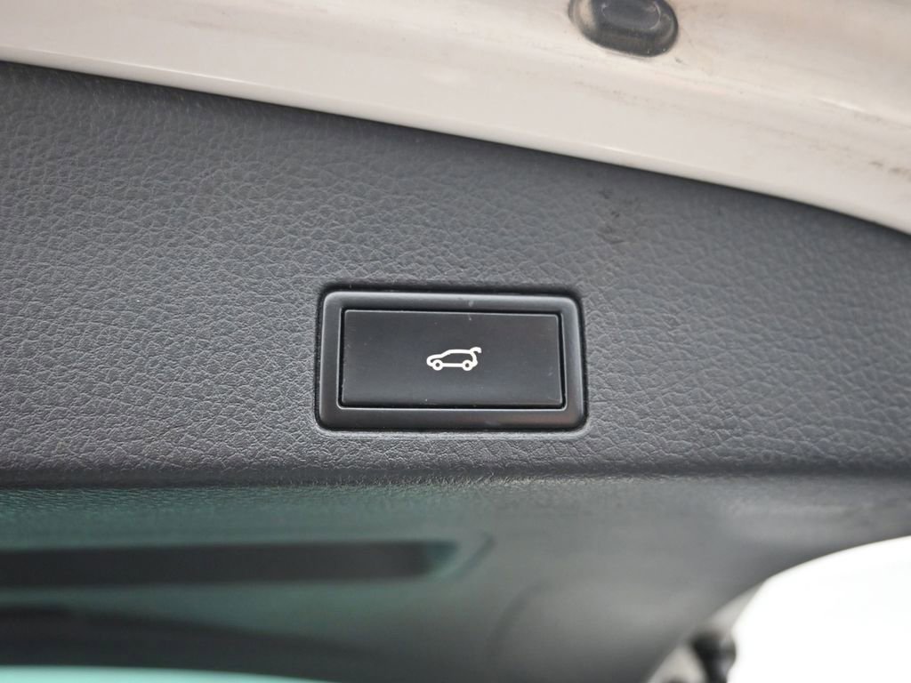 Used 2011 Volkswagen Touareg VR6 AWD/4WD image 12