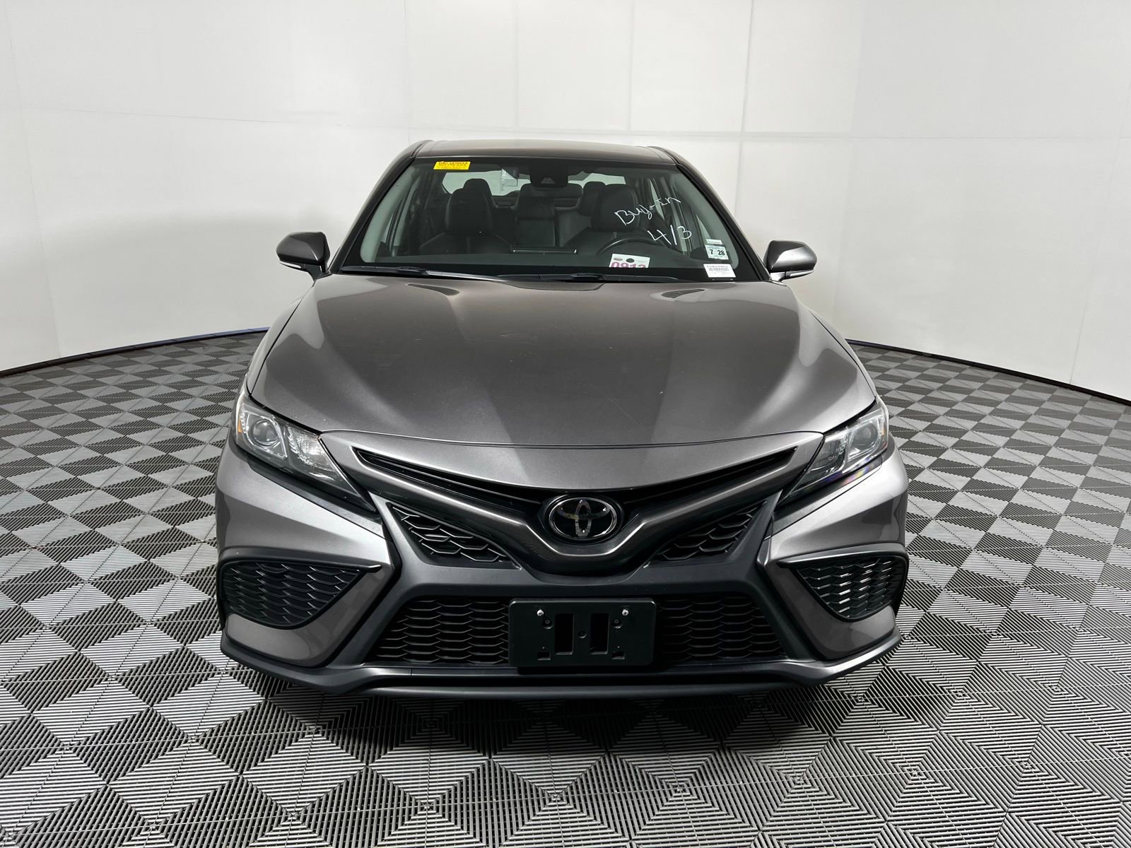 Used 2023 Toyota Camry SE FWD image 2