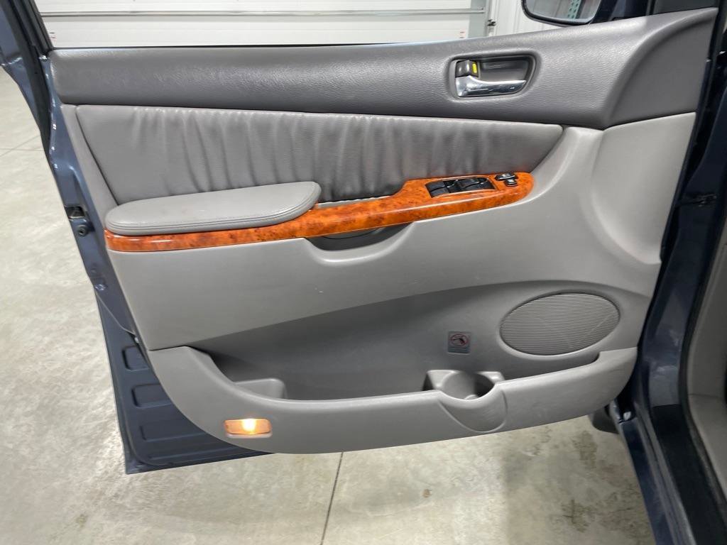 Used 2008 Toyota Sienna XLE image 13