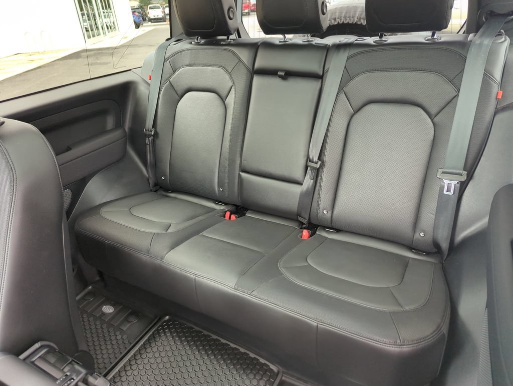 Used 2023 Land Rover Defender 90 X-Dynamic SE AWD/4WD image 23