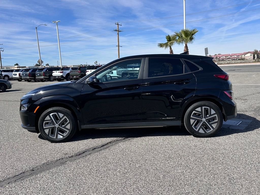 Used 2023 Hyundai Kona SE image 3
