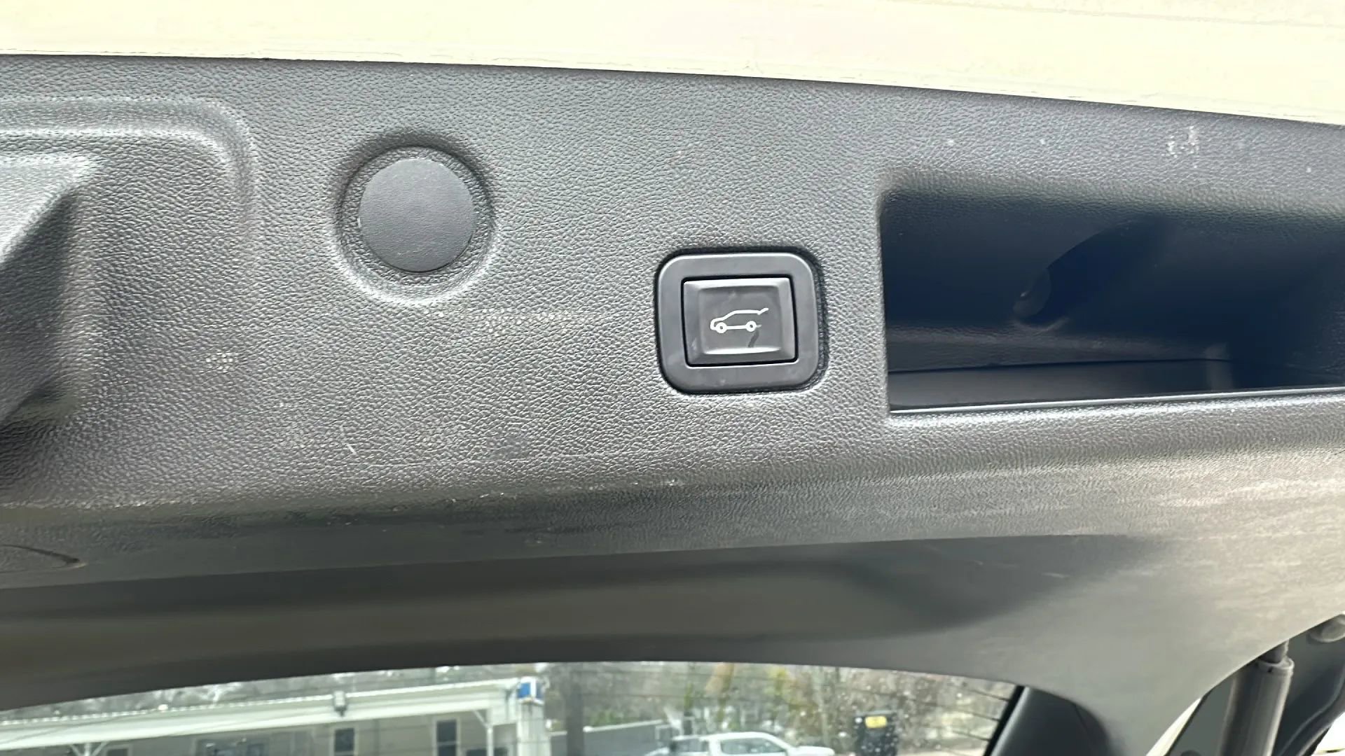 Used 2018 Chevrolet Equinox Premier FWD image 13