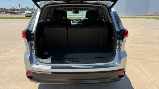 Used 2019 Toyota Highlander XLE FWD image 12