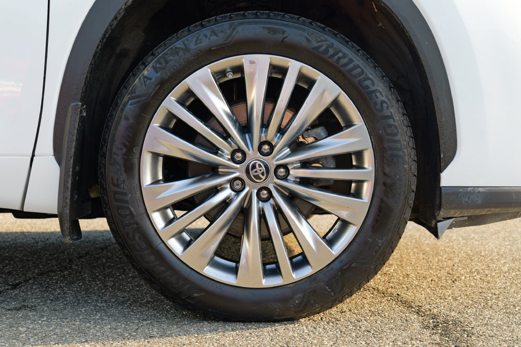 Used 2024 Toyota Highlander Platinum AWD/4WD image 12