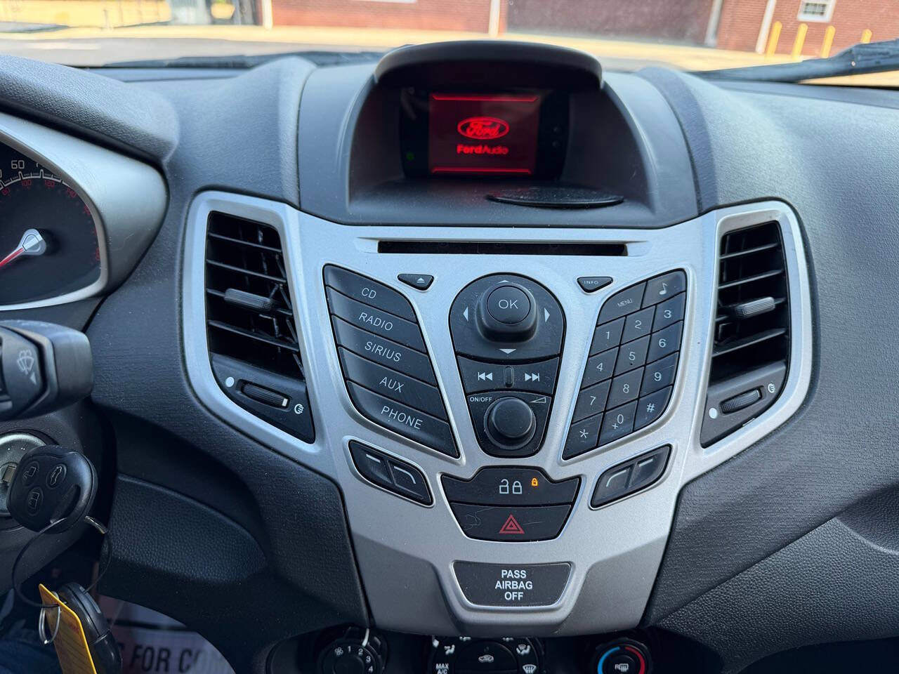 Used 2013 Ford Fiesta SE image 16