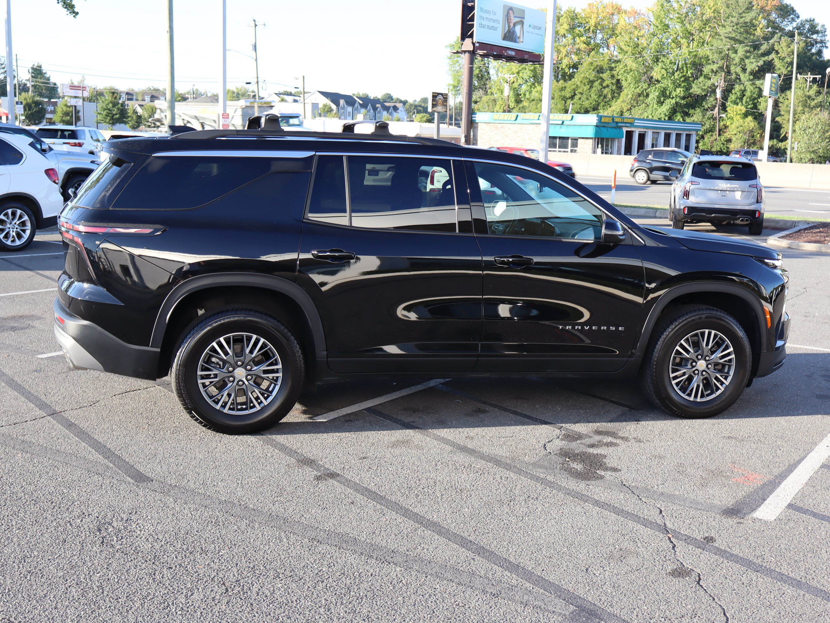 Used 2025 Chevrolet Traverse LT AWD/4WD image 11