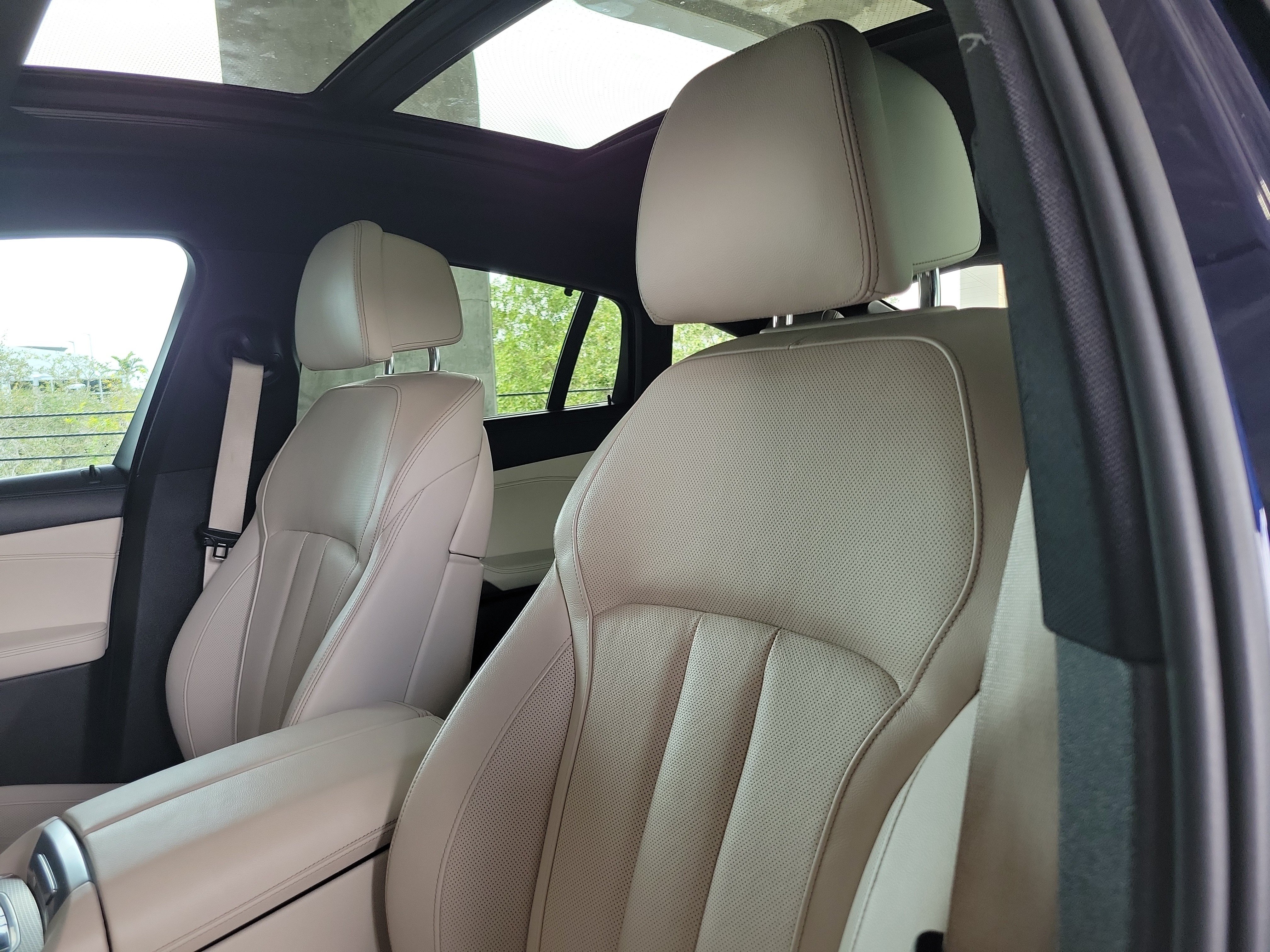 Used 2021 BMW X6 M50i w/ Executive Package AWD/4WD image 18