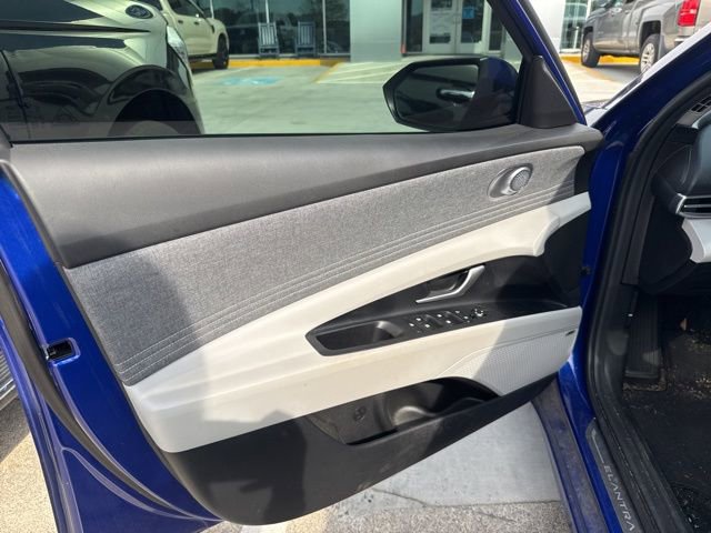 Used 2024 Hyundai Elantra Limited image 15