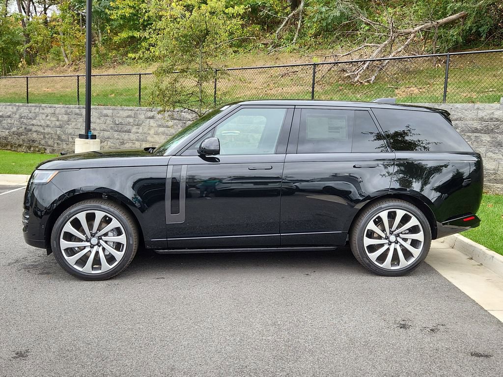 New 2025 Land Rover Range Rover SE image 6