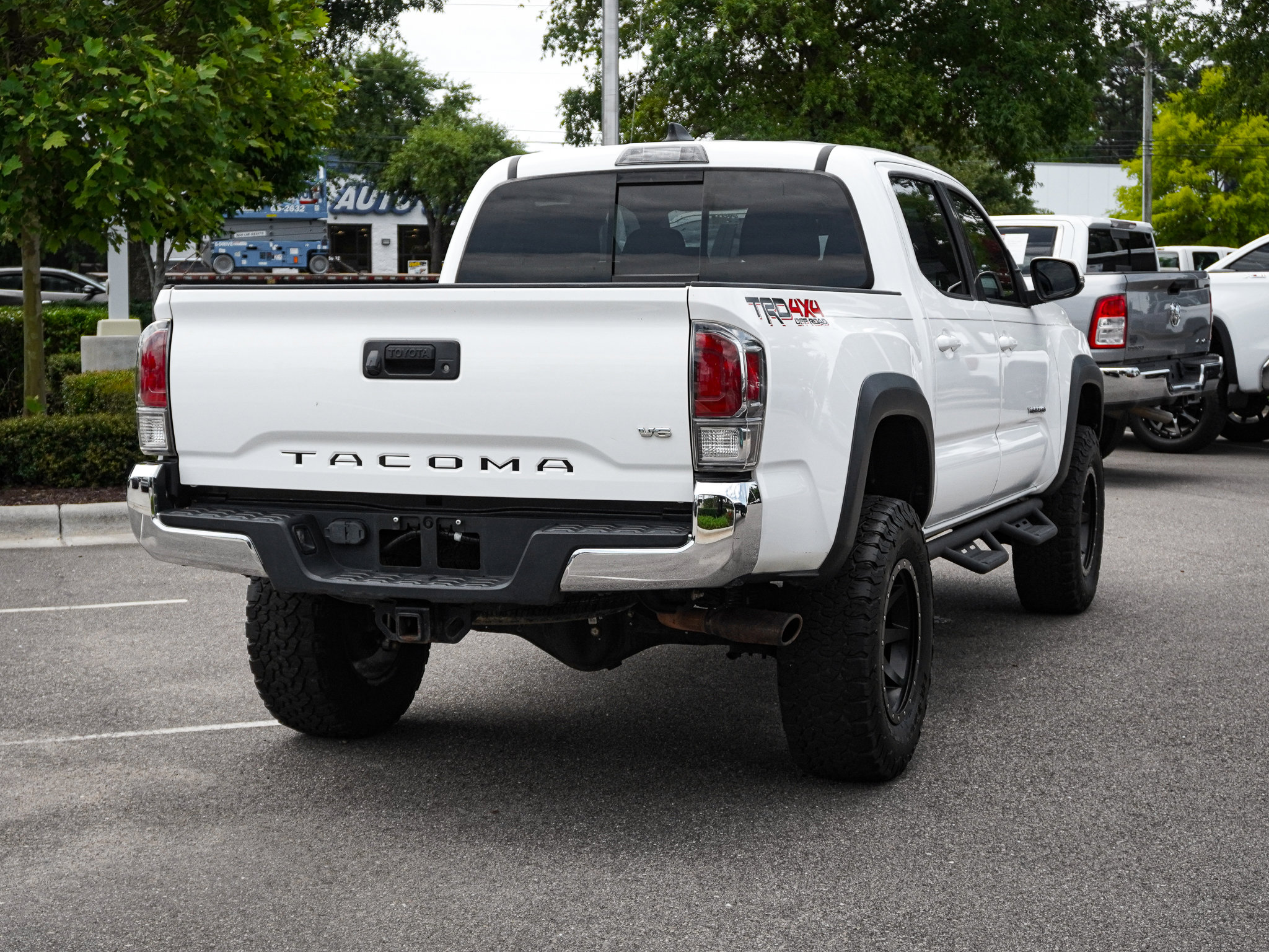 Used 2020 Toyota Tacoma TRD Off-Road AWD/4WD image 10