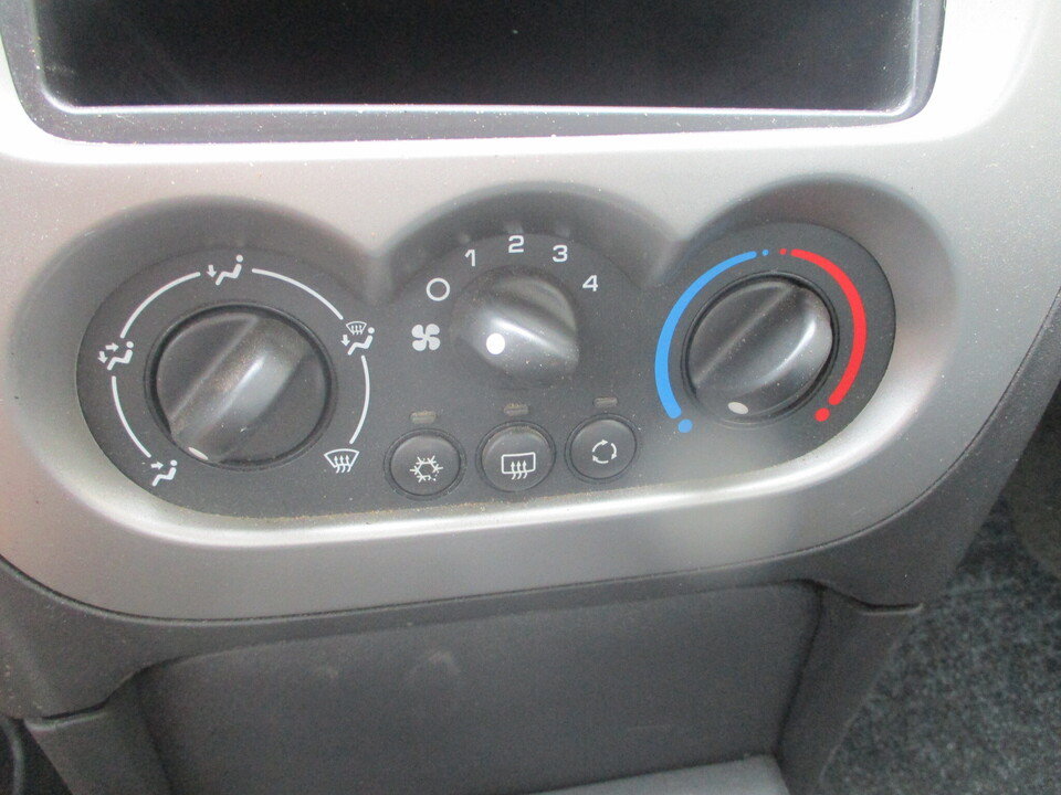 Used 2004 Saturn ION Level 2 w/ Power Pkg FWD image 26