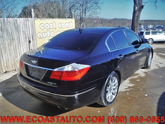 Used 2009 Hyundai Genesis 3.8 w/ Technology Pkg 4 RWD image 2