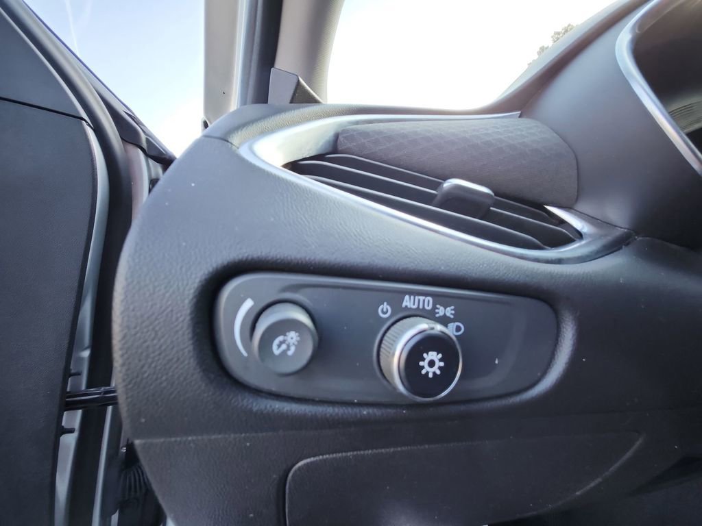 Certified 2021 Chevrolet Malibu LT image 22