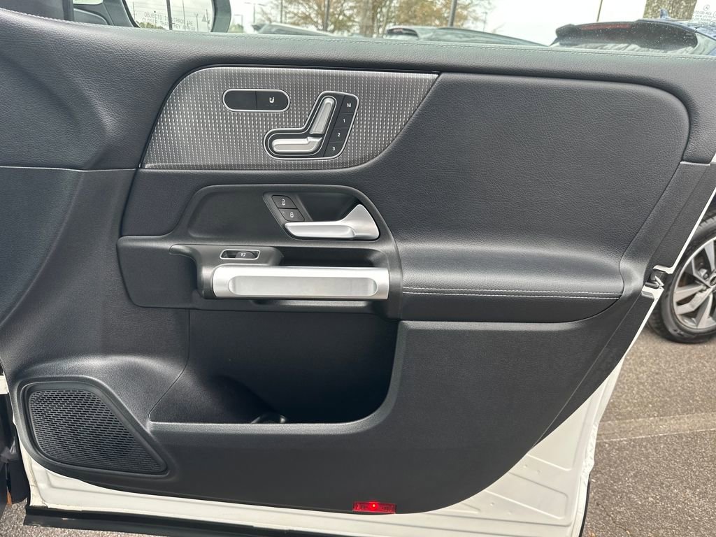 Used 2021 Mercedes-Benz GLB 250 4MATIC image 35