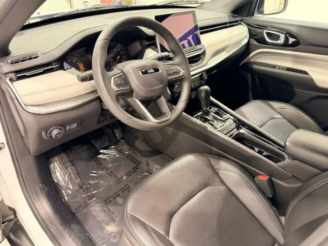 Used 2025 Jeep Compass Limited AWD/4WD image 34