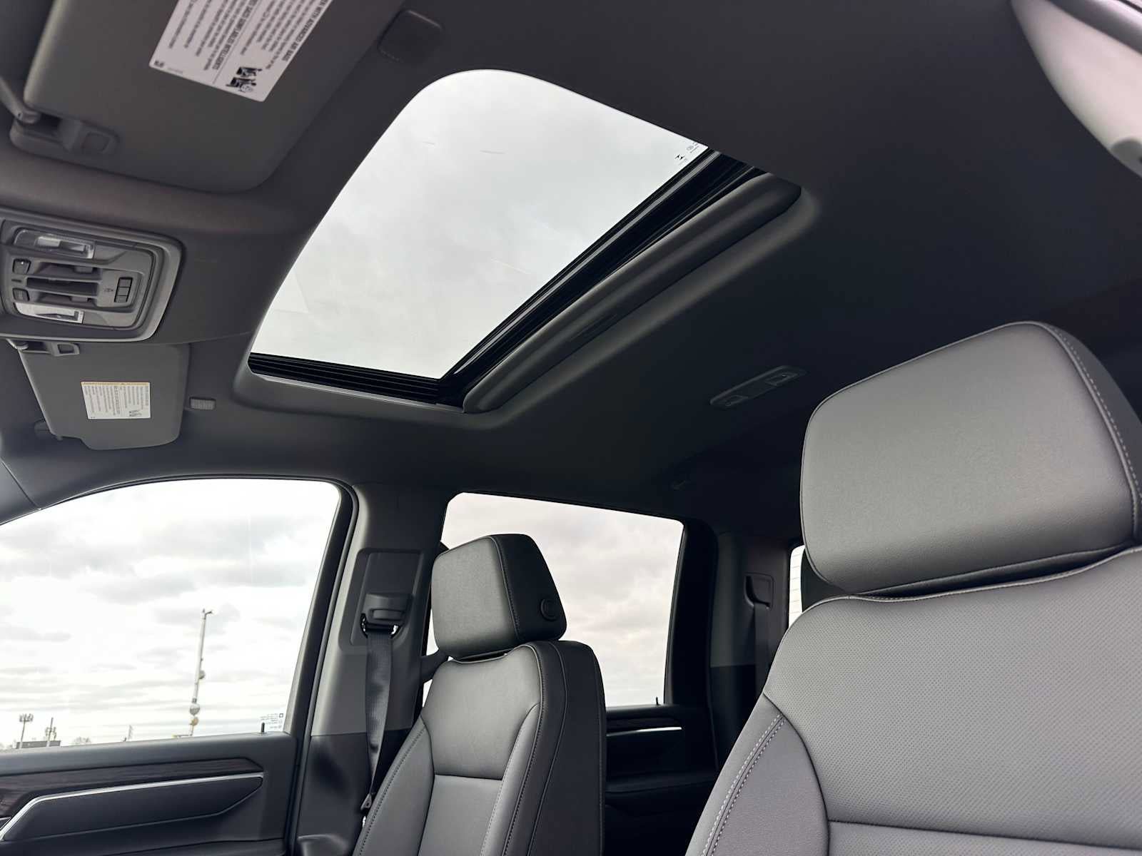 New 2026 GMC Sierra 2500 SLT w/ SLT Convenience Package image 22