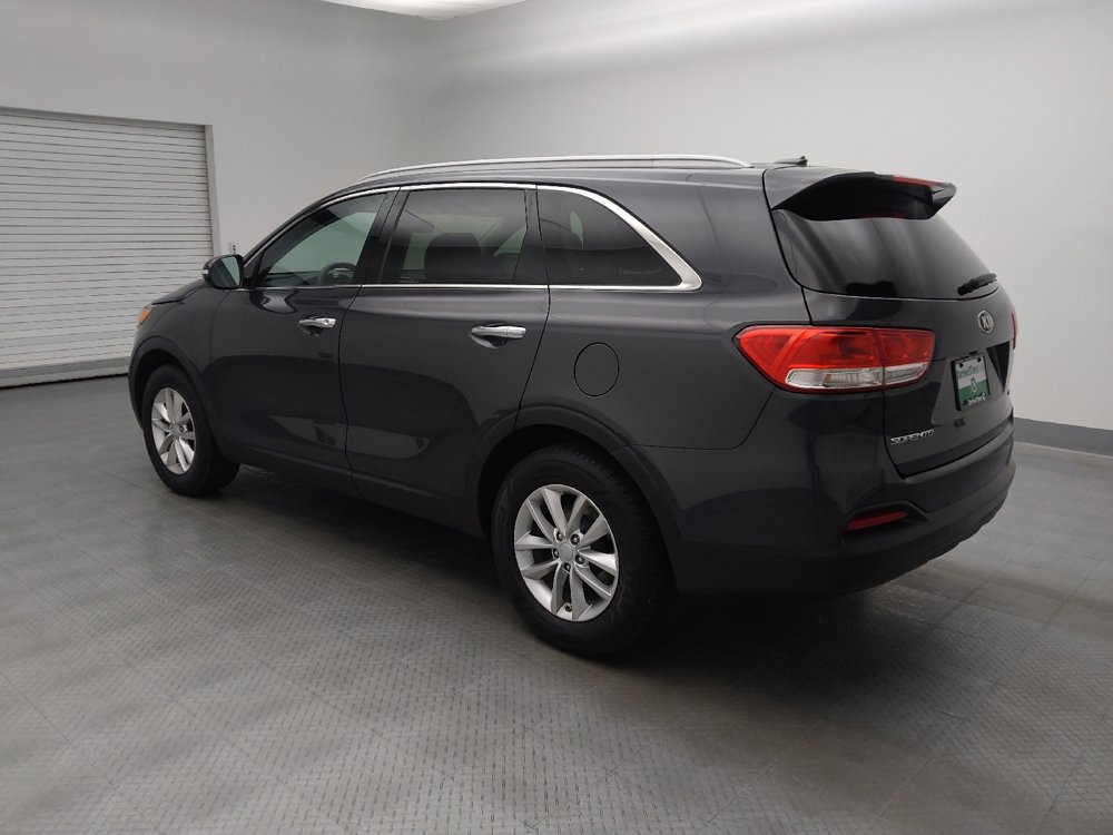 Used 2017 Kia Sorento LX image 3