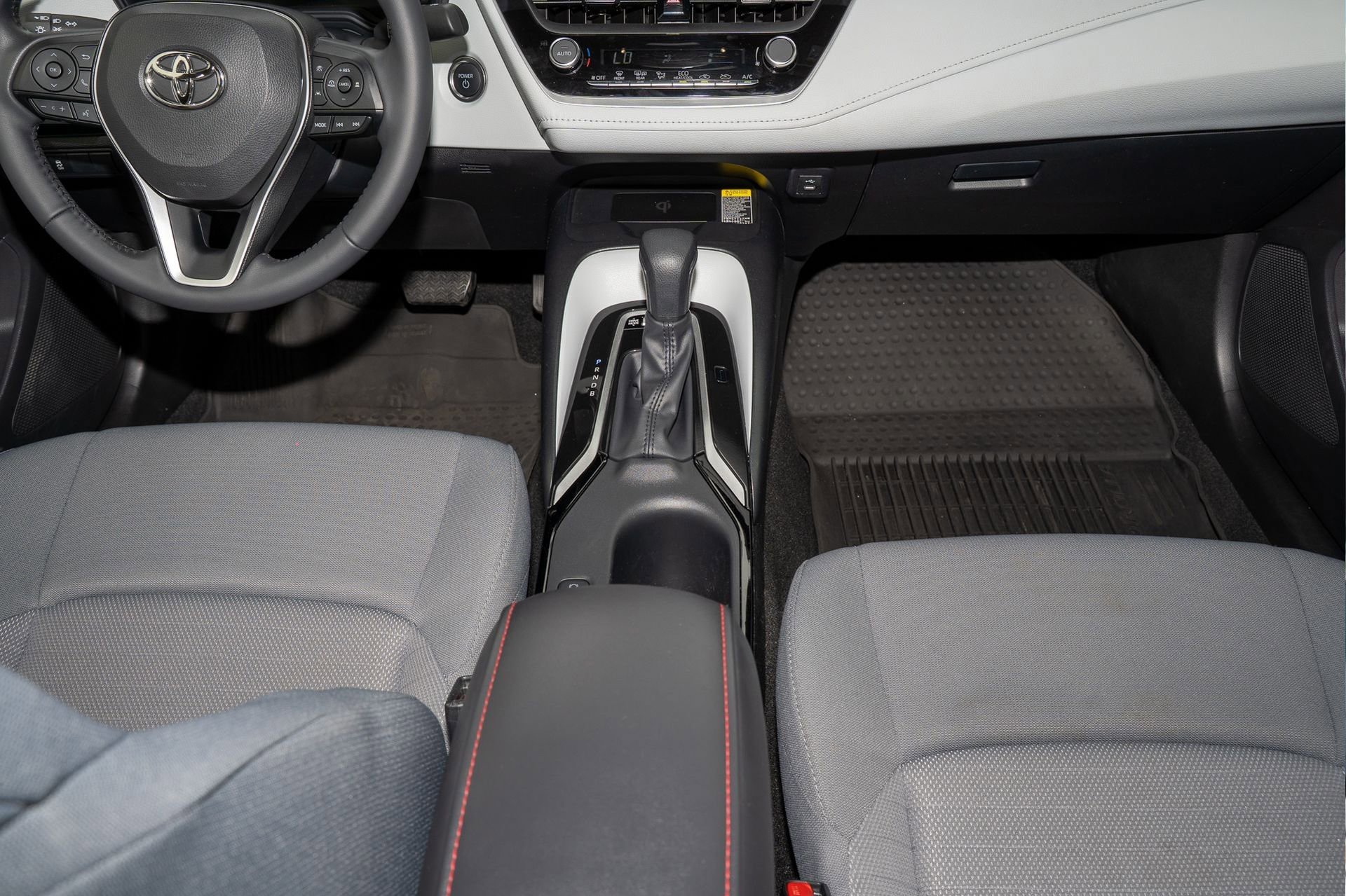 Used 2025 Toyota Corolla SE w/ SE Premium Package image 25