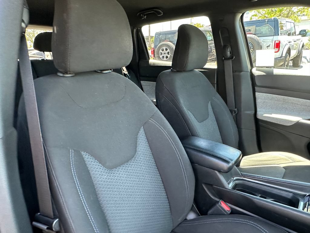 Used 2023 Jeep Compass Sport AWD/4WD image 17