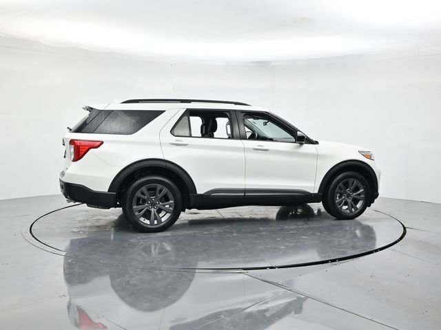 Used 2023 Ford Explorer XLT w/ Equipment Group 202A image 2