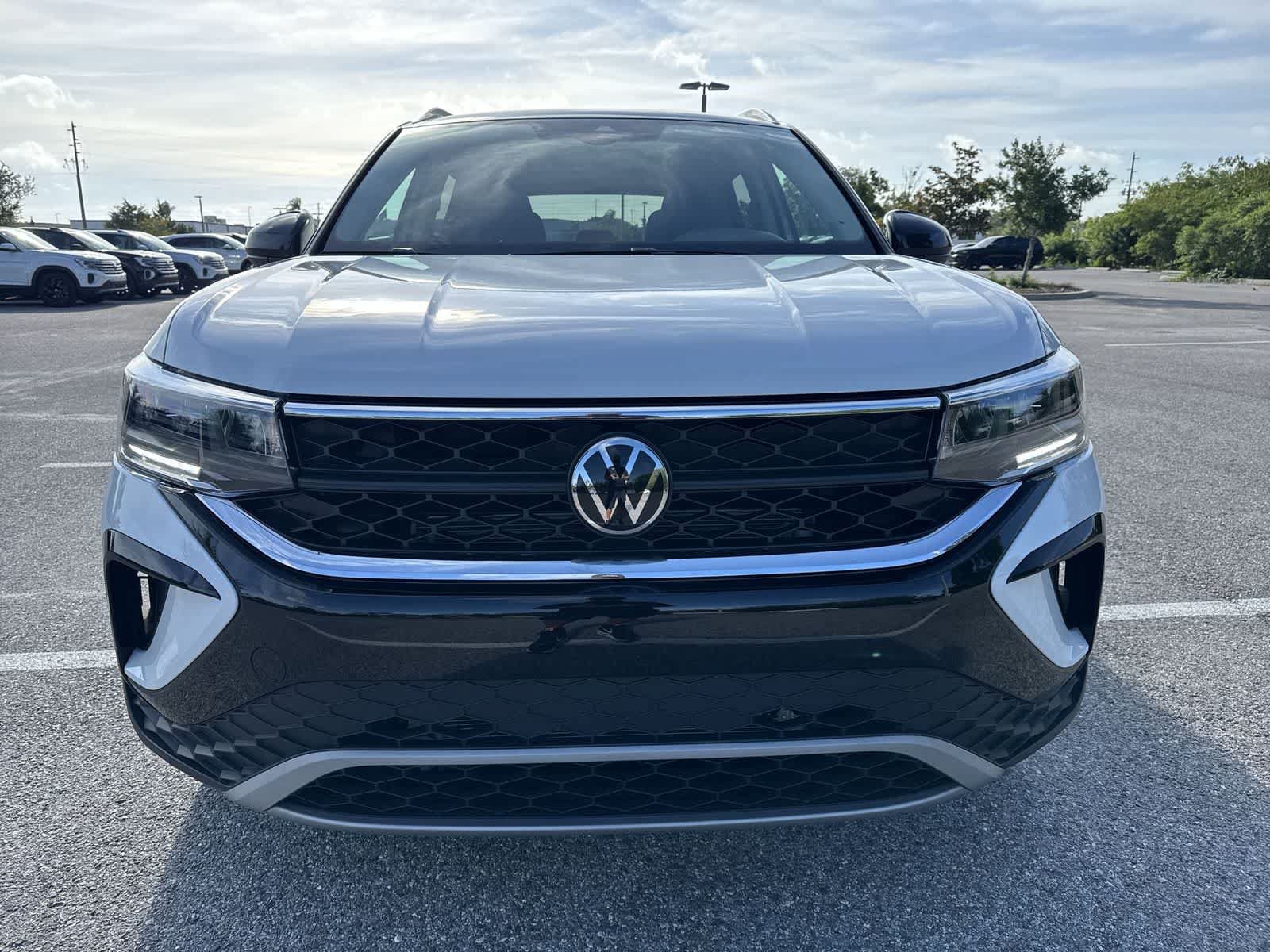 Certified 2024 Volkswagen Taos SE w/ Panoramic Sunroof Package FWD image 9